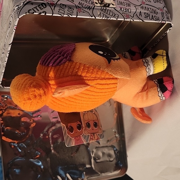 LOL Surprise Pets Neon Kitty Cat Plush 8" Orange & Tin Lunch Box - Picture 11 of 12